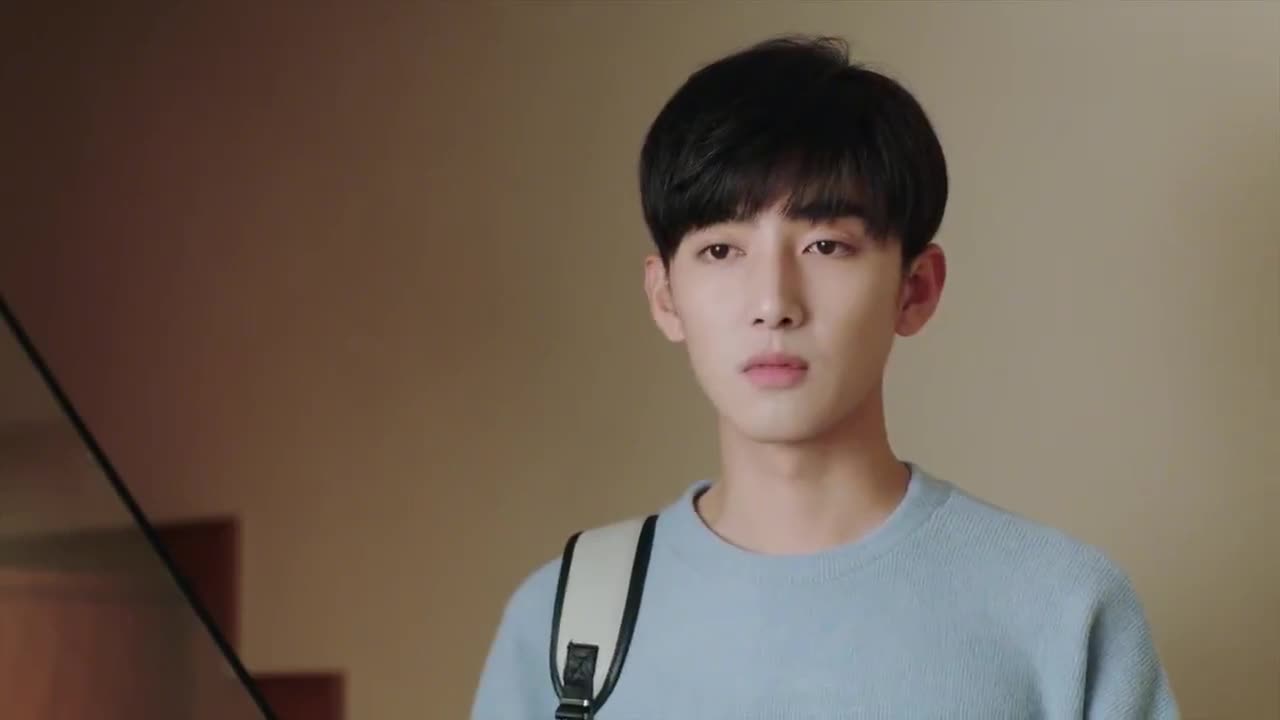 满满喜欢你:左岸正在写作业,看到那支钢笔,当时就笑了!