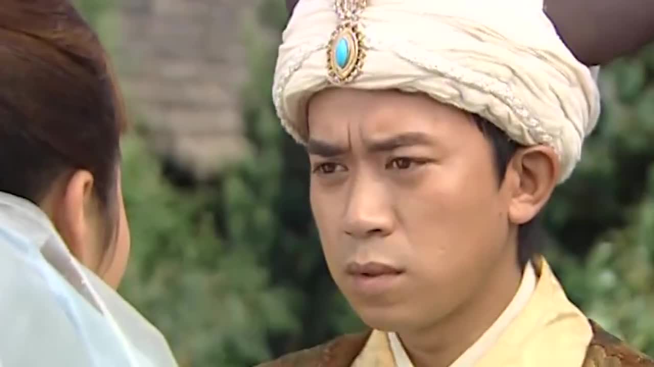 牛魔王给猪八戒擦眼泪,猪八戒却想赶快逃走