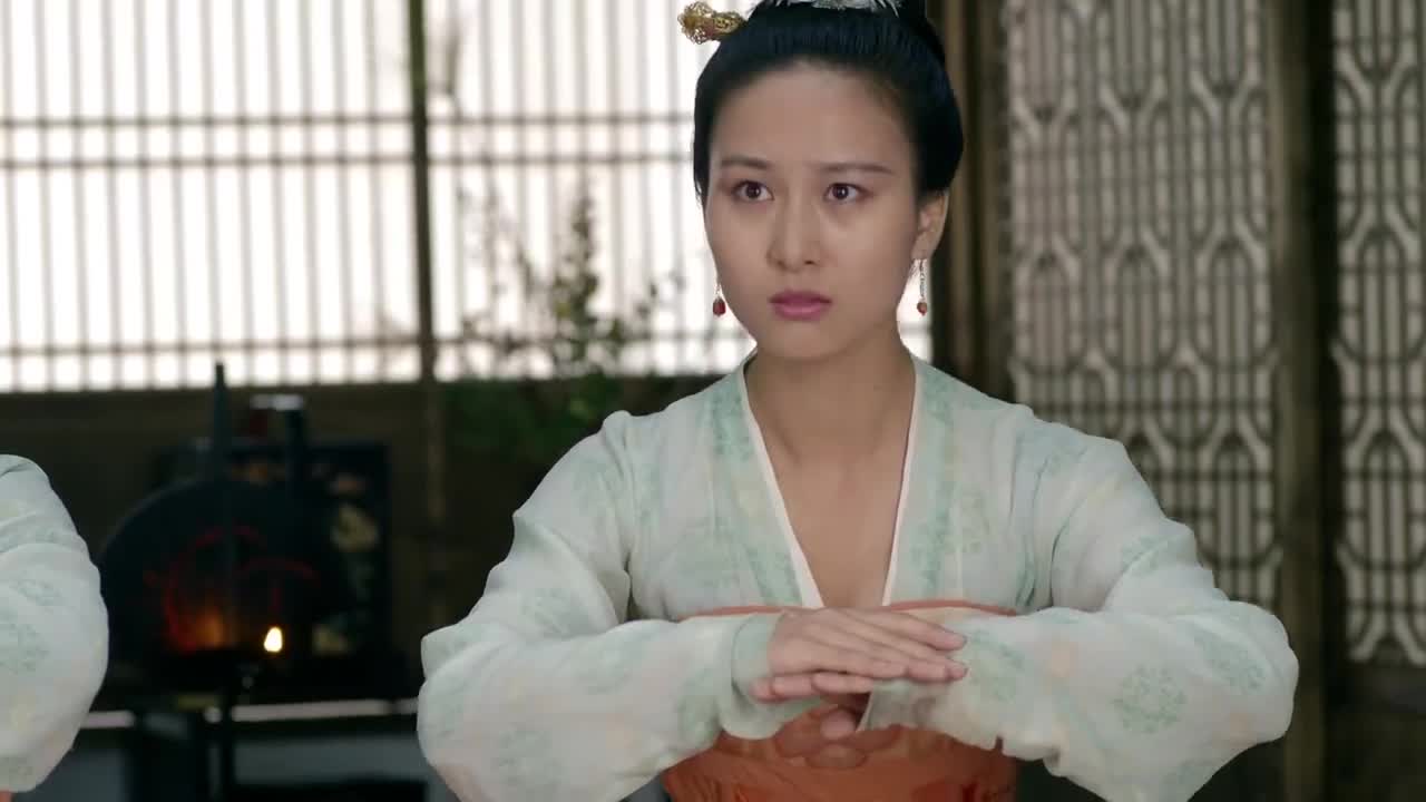 苏语凝并无做皇后的野心,幼年习作懵懂随口念来,让殿下见笑了