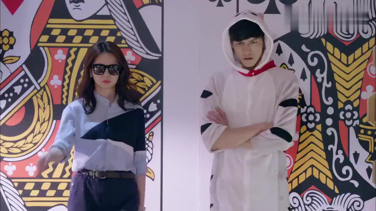 繁星四月傅夏跟繁星互换衣服傅夏穿上玩偶服还有模有样的