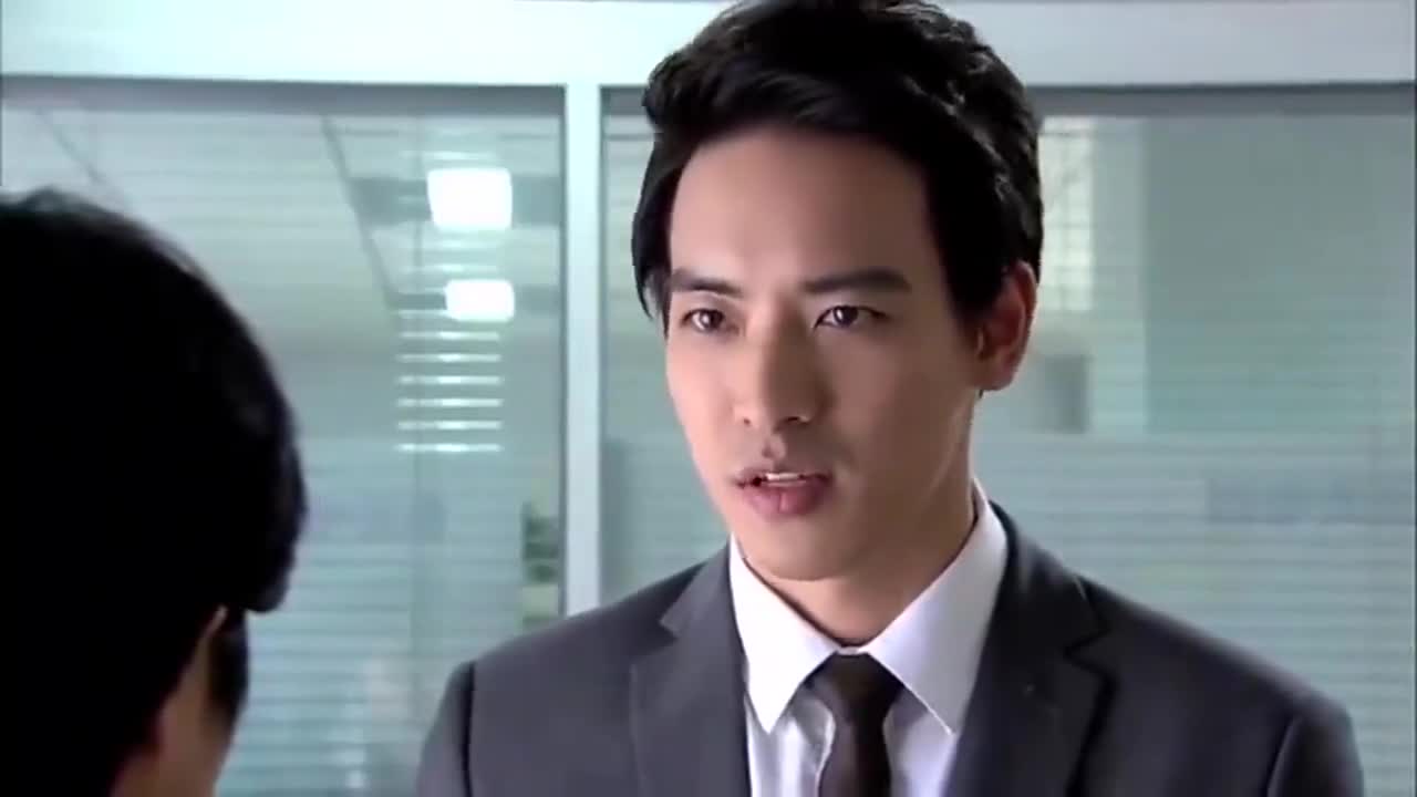 恋恋不忘向峻不信下属认为她是奸细是总裁派来搞他的