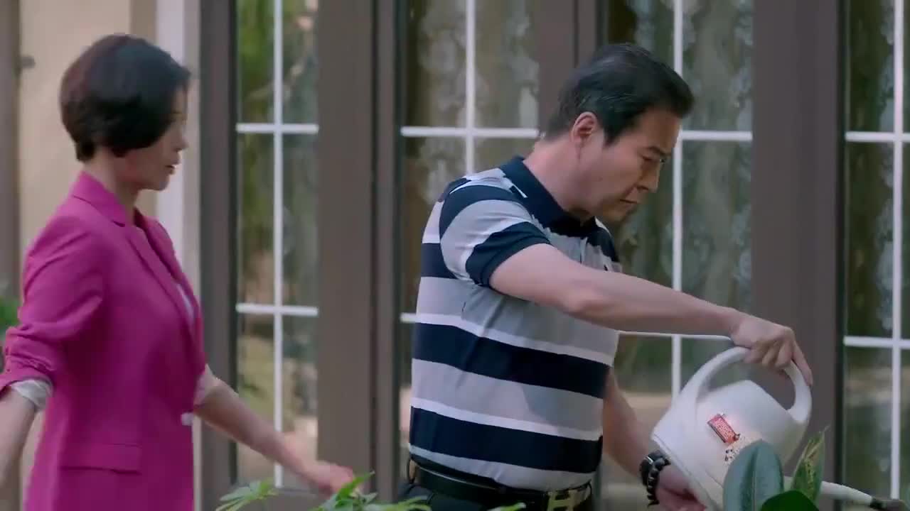 功夫婆媳:蒋歌怀疑梅总没病,书朗让她用报纸试探,警惕心很高