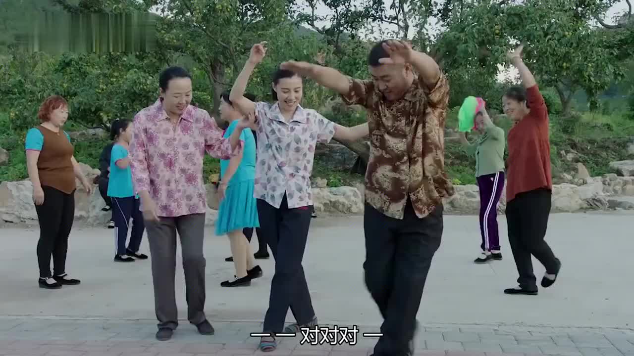 乡村爱情知道媳妇跳广场舞刘能也会吃醋非要搂搂抱抱的啊