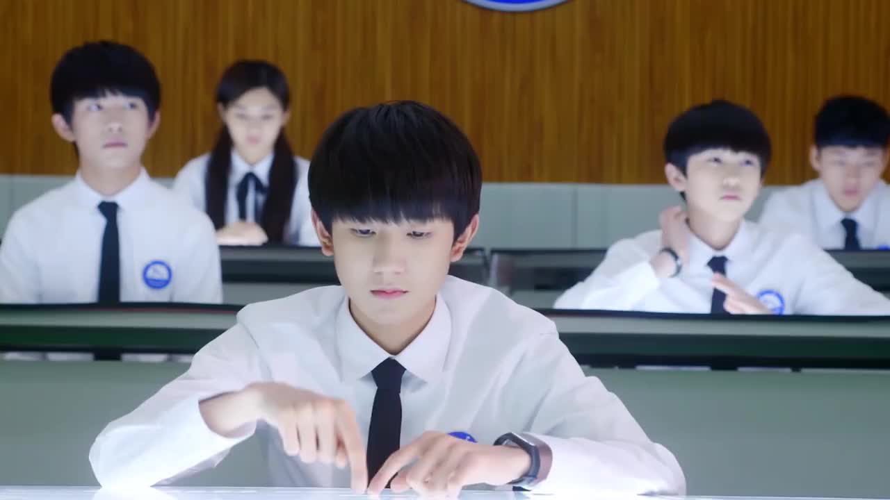 超少年密码可爱纯洁的王源稚嫩的脸庞惹人喜爱