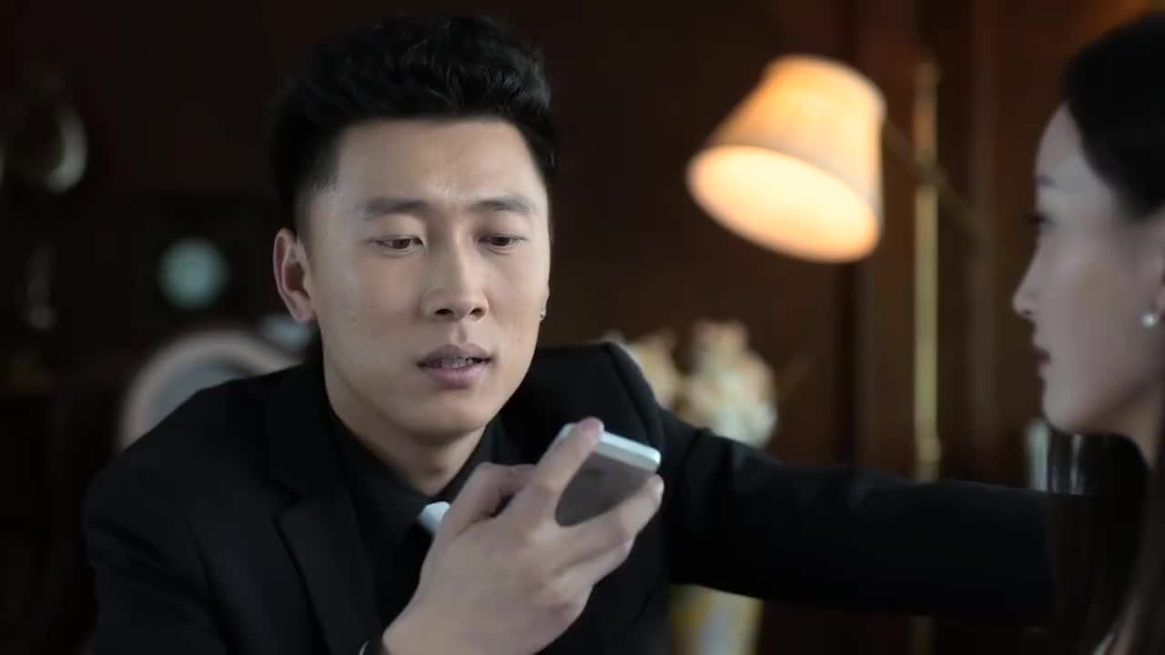 吕磊亲了一下梦晓薇这下心花怒放了