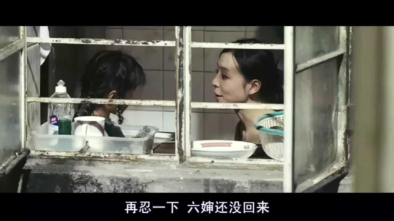 门徒张静初一拿到面包就狂塞八百年没吃过东西了