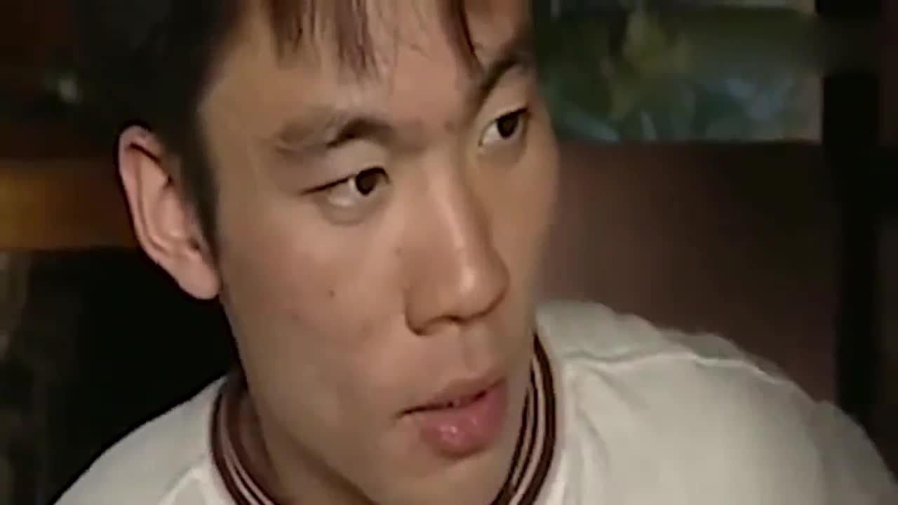 大壮觉得有点热让招弟把外套脱了