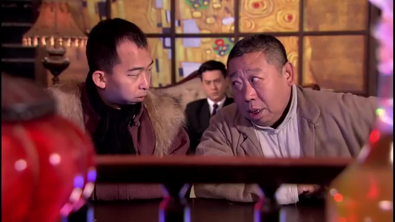箭在弦上父子俩要看着自己的媳妇儿荣意陪着二航他们买东西