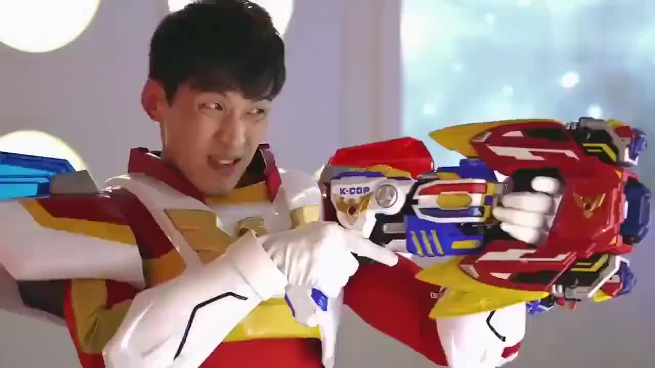 出动凯警这优秀的装备道具真的不是隔壁玩具店买的吗