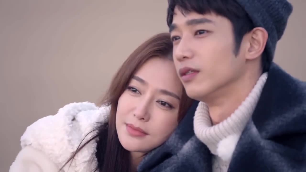 好浪漫秦岚刘以豪海边依偎看日出看哭了