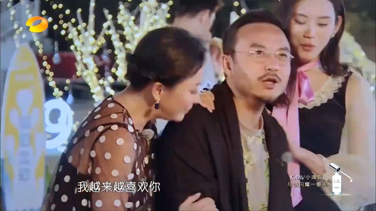 刘嘉玲不顾镜头，跟汪涵暧昧互动，真的不顾家里梁朝伟的感受吗