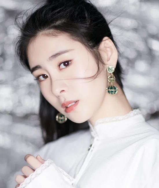 张碧晨美照楚楚动人