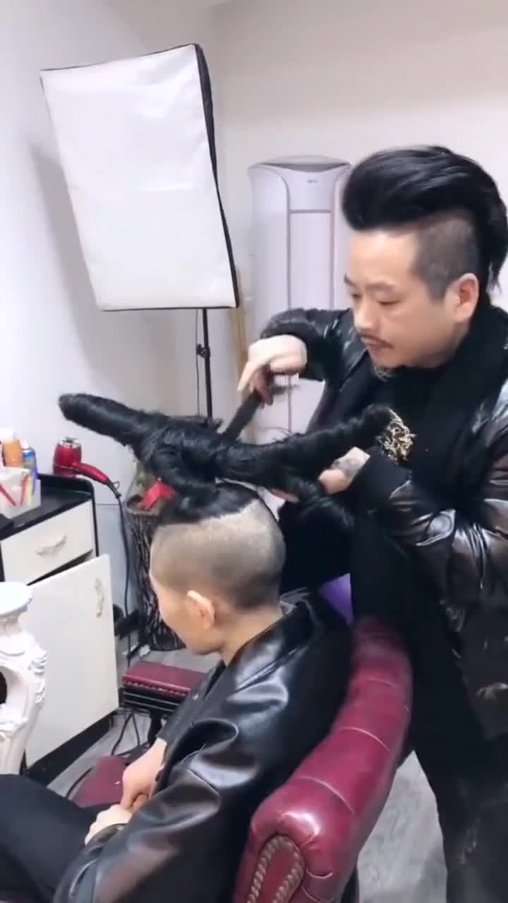 全网最真"飞机头",托尼老师果然很神奇,这都能剪出来!