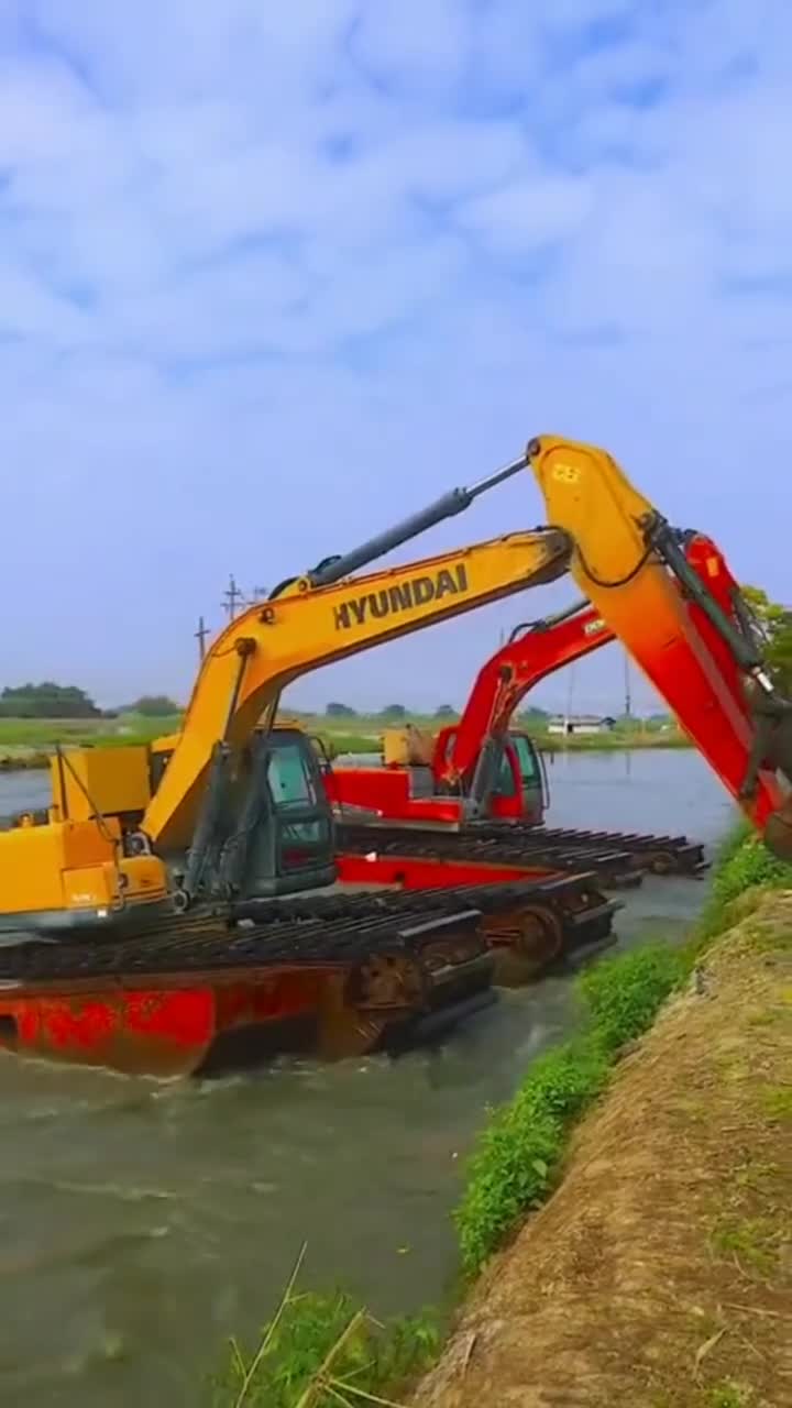 能下水的挖掘机,造型如此独特,该如何上岸呢