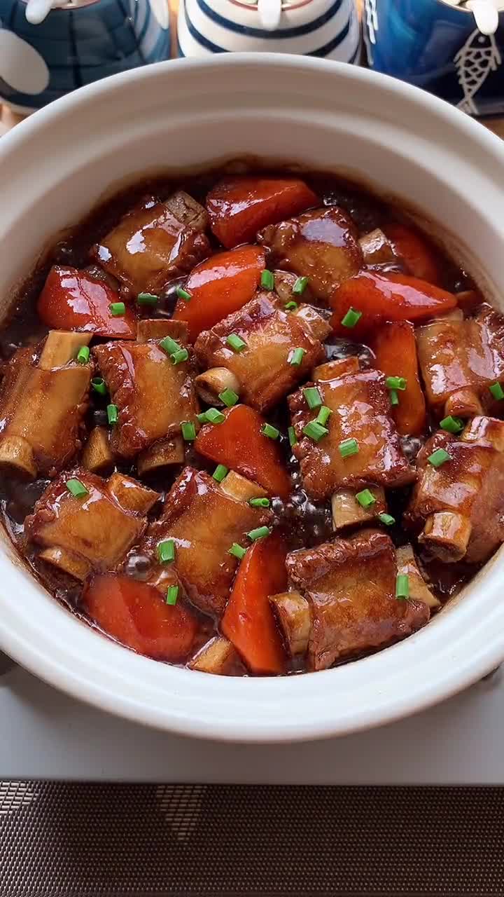 排骨最好吃的做法就是黄焖排骨了,大人小孩都喜欢吃