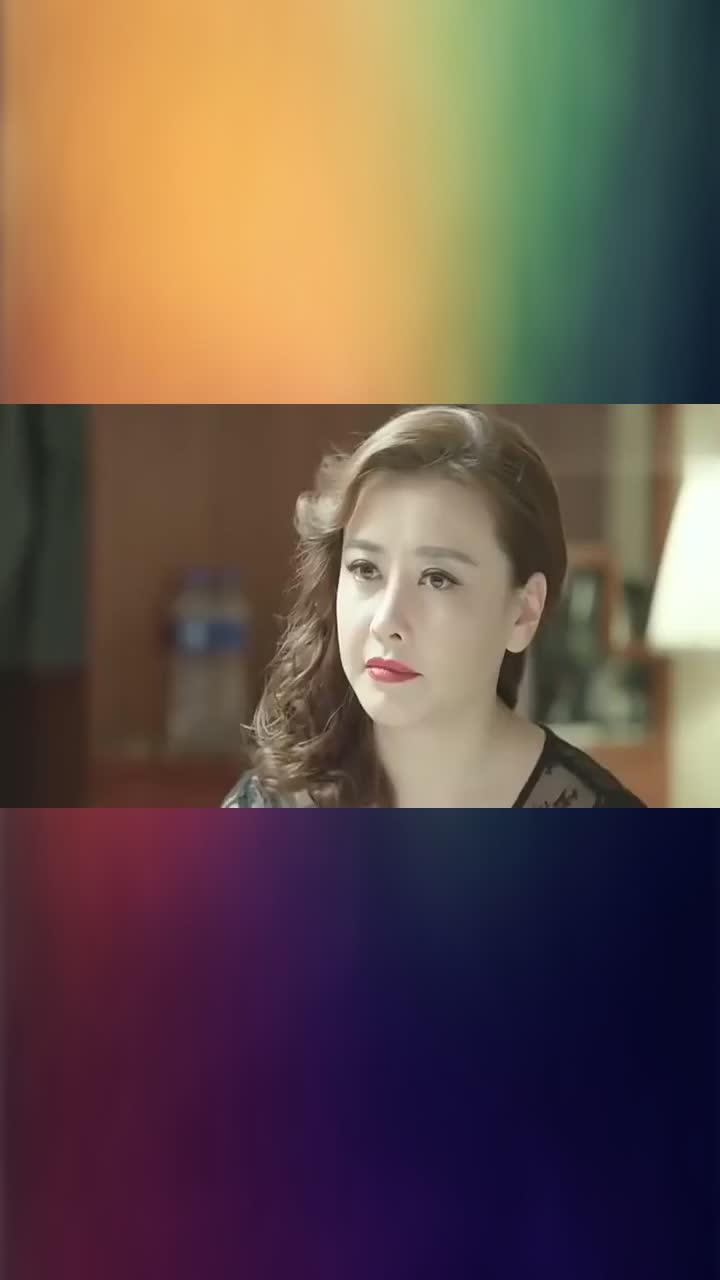 警察锅哥,简凡被美女欣赏,美女,要不要再保护我一回,随后笑了