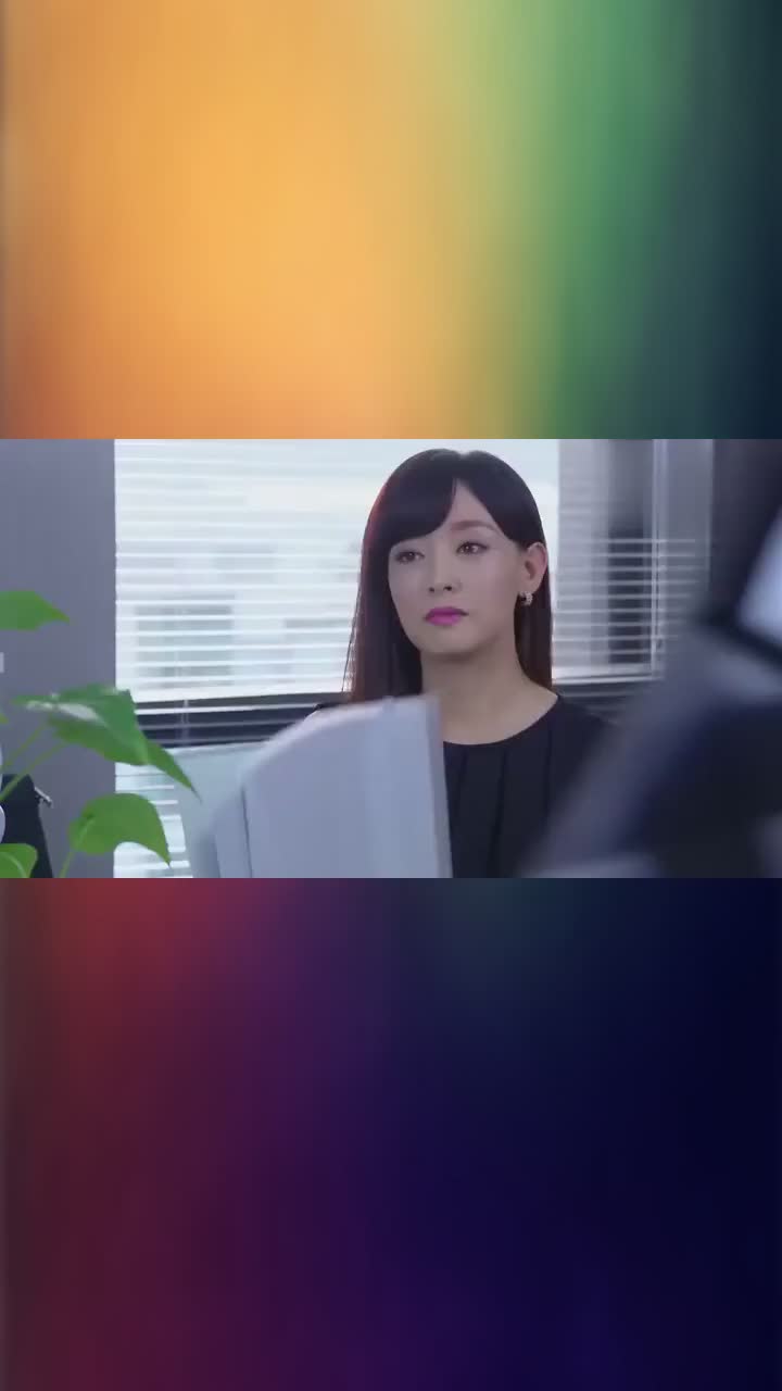 翻译官,文晓华真是心机女,故意暴露乔菲不能同传,让同事唾骂