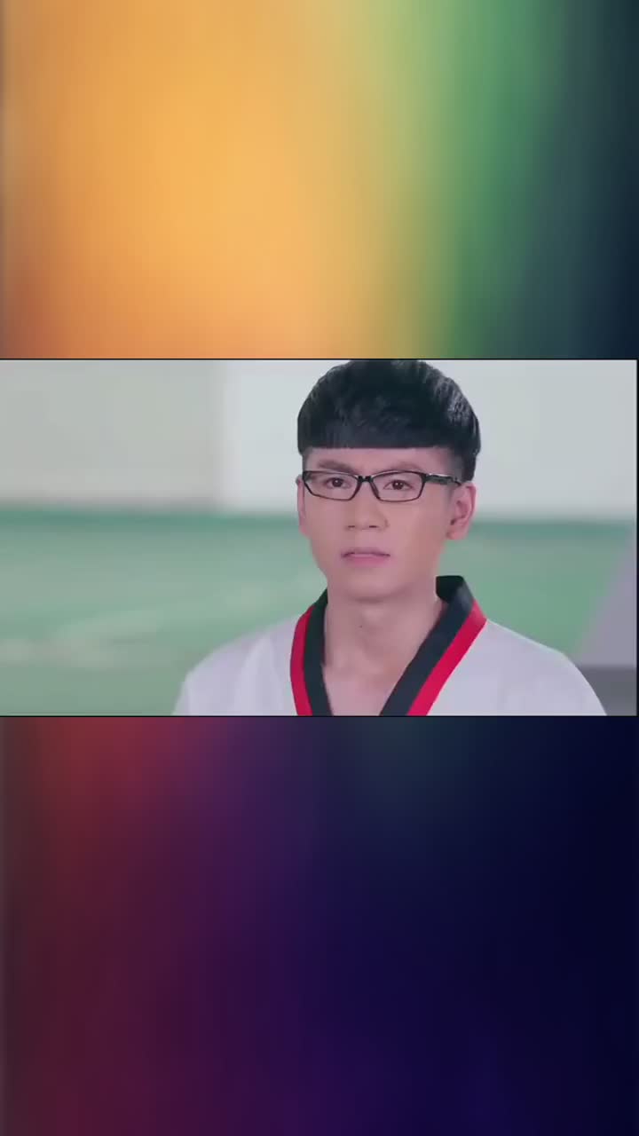 旋风少女使出绝招旋风三连踢全场惊呆