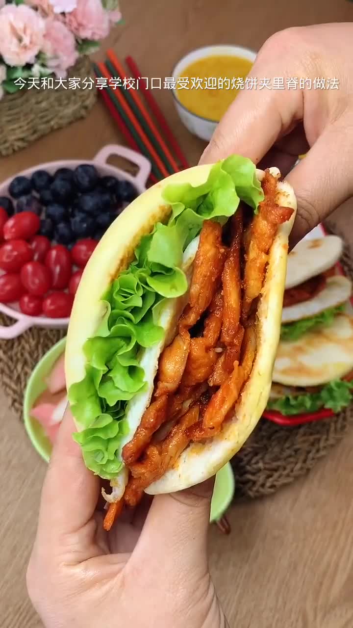 风靡学校门口的烧饼夹里脊其实做法很简单_手机新浪网