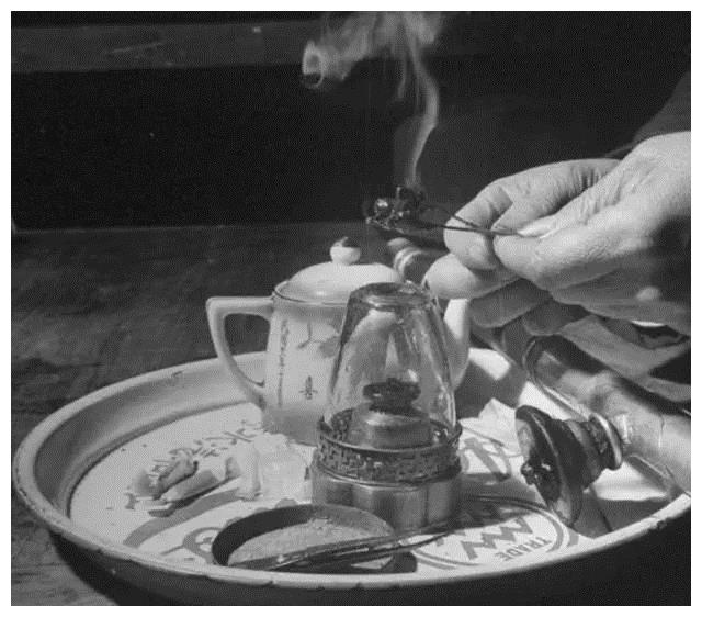 民国时期,中国各地都有自己的鸦片品牌,竞争异常激烈.