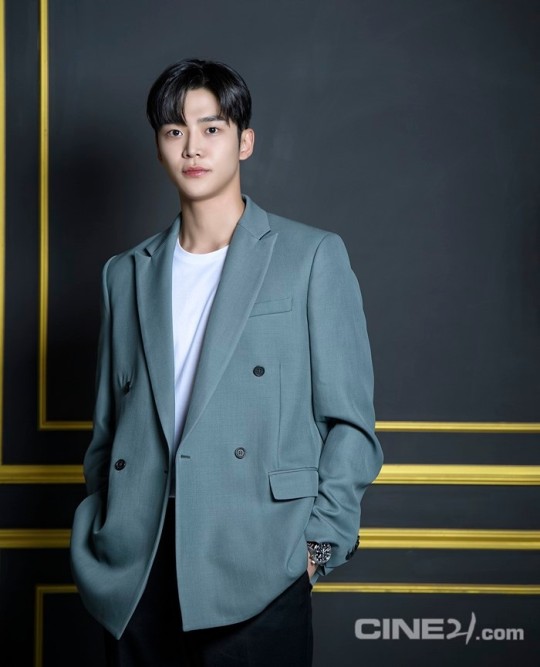 韩国男团sf9成员金路云拍电影杂志封面写真