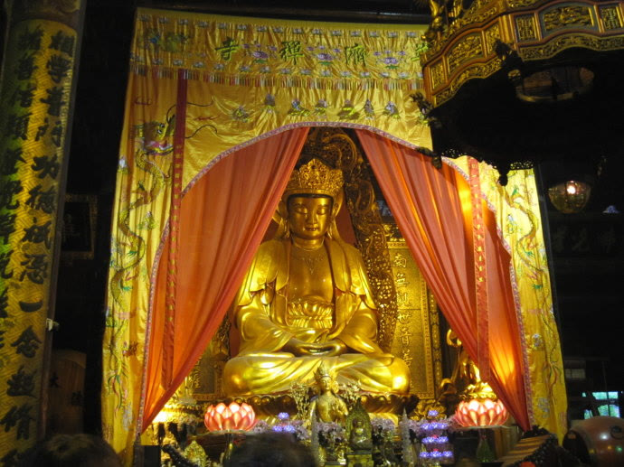 普济寺是普陀山供奉观音菩萨的主刹,始建于北宋.