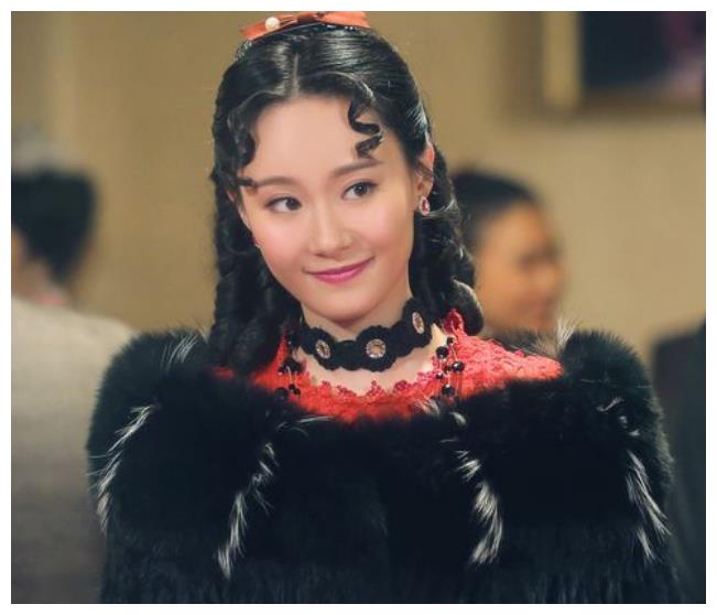 凭"谋女郎"出道9年,却要给出道7年的迪丽热巴做配,网友:可惜