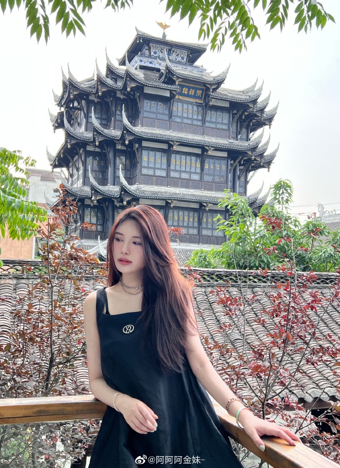 美女阿金妹迷人美照欣赏,笑起来好甜啊