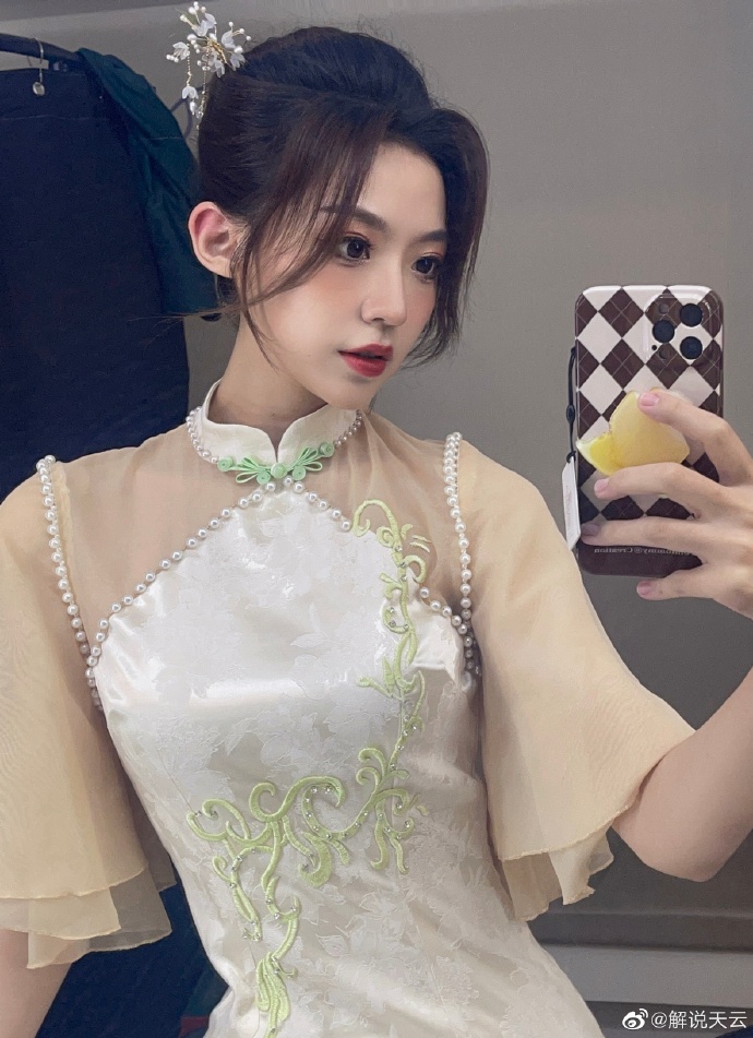 美女解说天云迷人美照欣赏，很漂亮啊