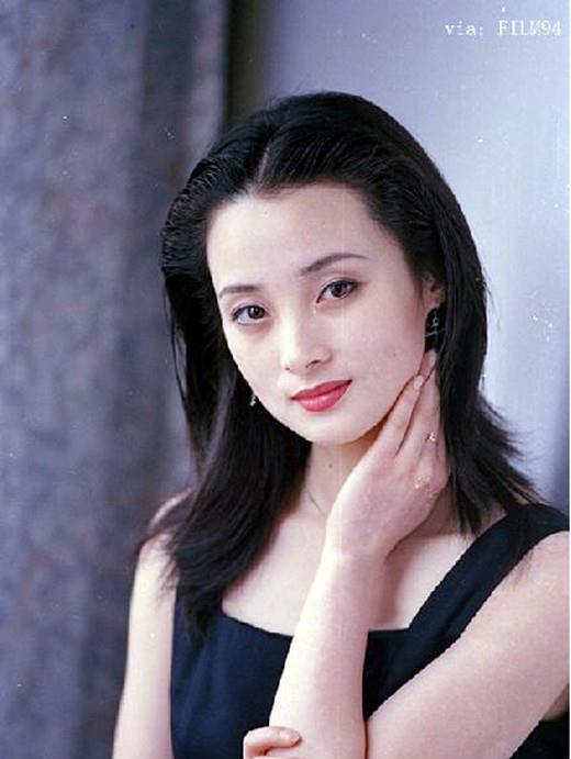 即日,一组女星蒋勤勤的青涩旧照暴光.