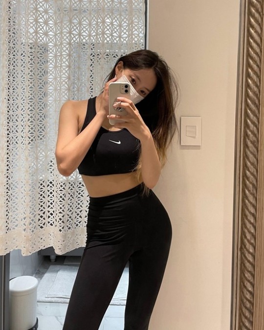 t-ara成员朴孝敏sns发照秀健美性感身材