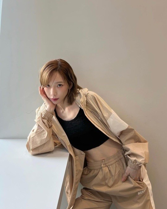 少女时代成员泰妍sns发照秀健美身材