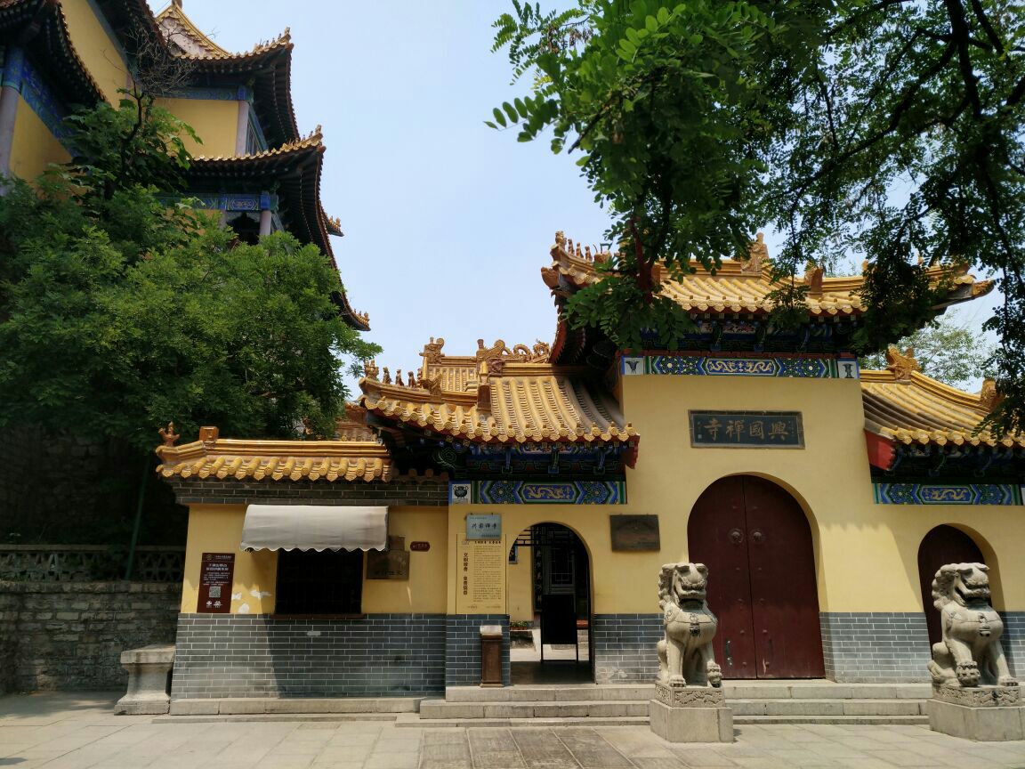 山东香火很旺的一座寺庙,至今有千年历史,还免费赠送三炷香_高清图集