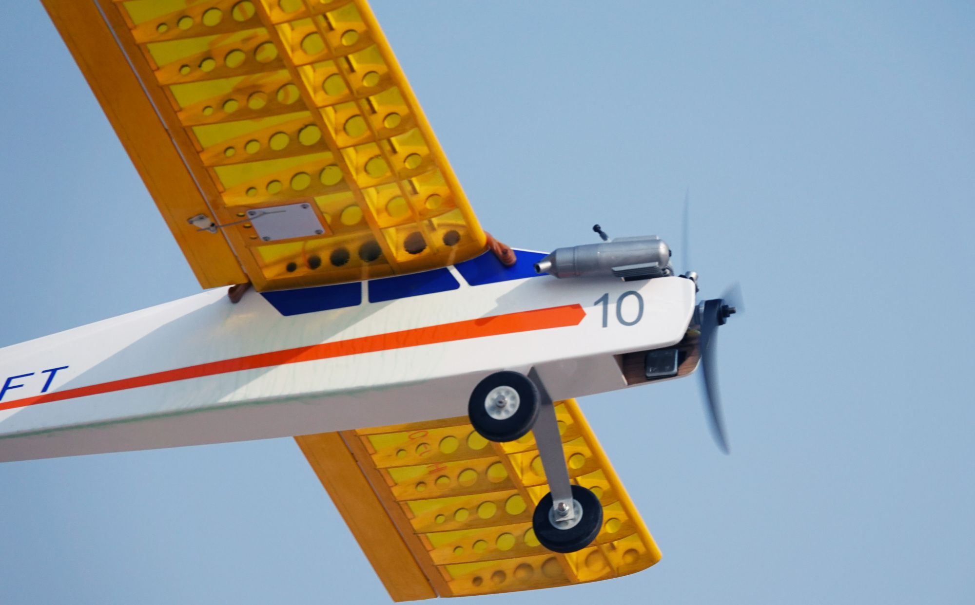 翌烁模型翌10雨燕航模飞机外场飞行美照_高清图集_新浪网