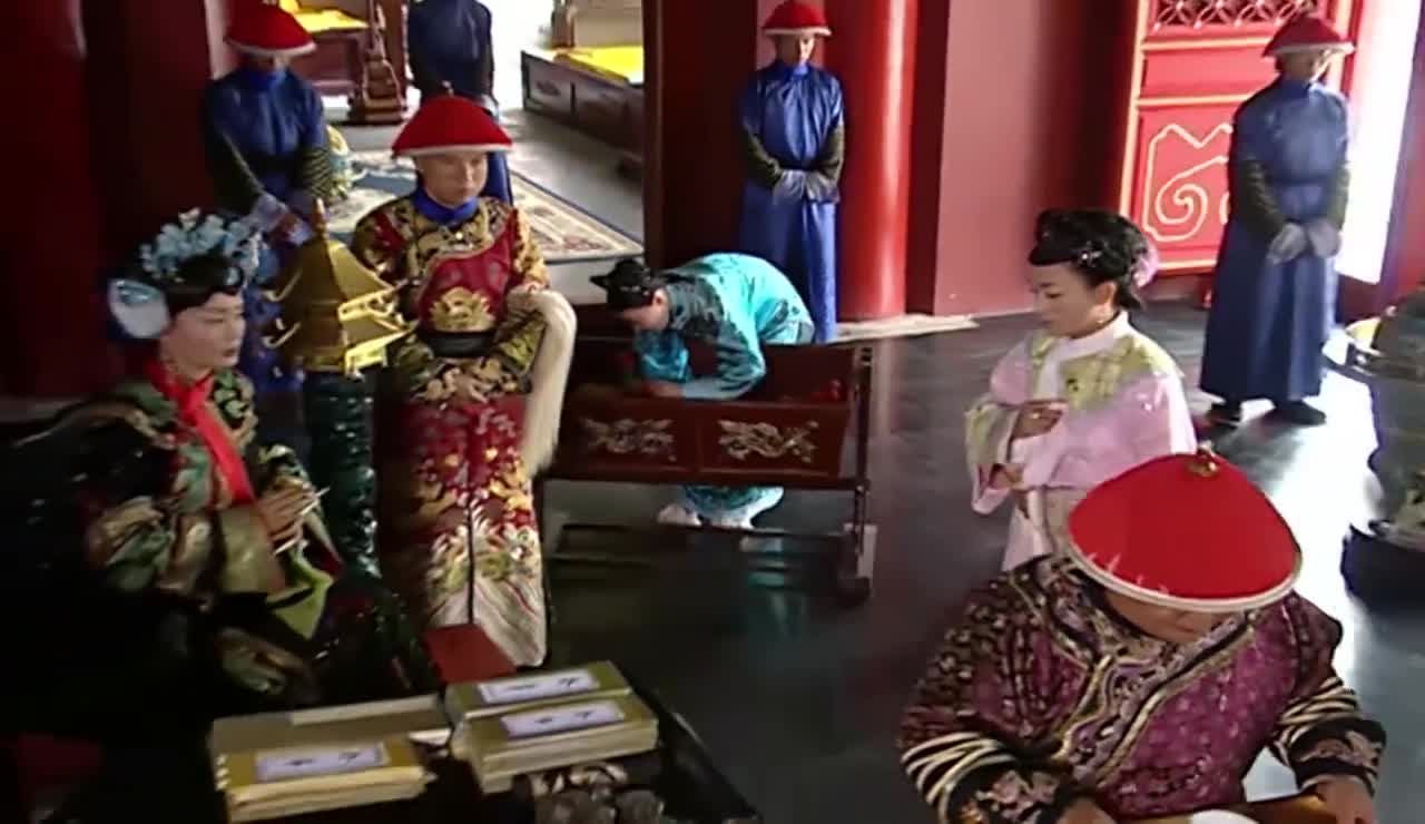 全妃娘娘失算,遭到老佛爷和静嫔娘娘算计,被当众夺走了凤印
