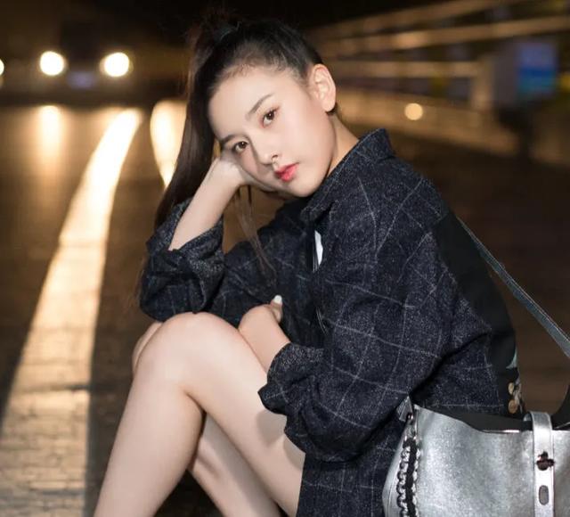 祖儿:青春靓丽妩媚迷人高清写真!__财经头条