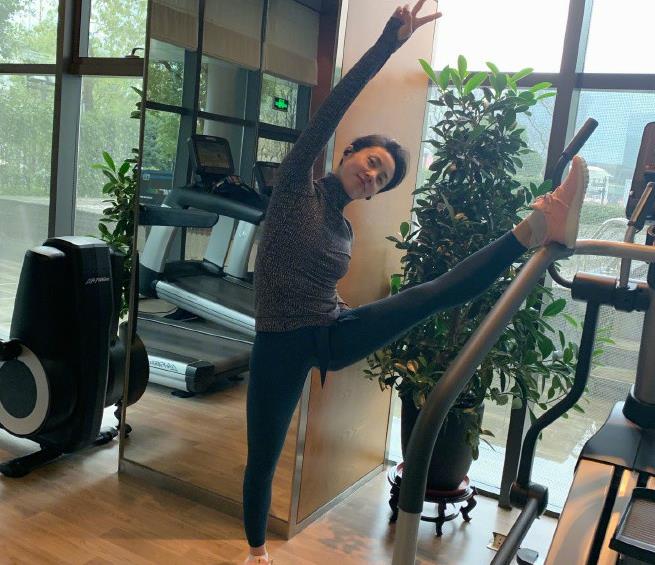 1/ 6提起娱乐圈内的"师生恋"大家肯定会想到佟大为和关悦夫妇,两人