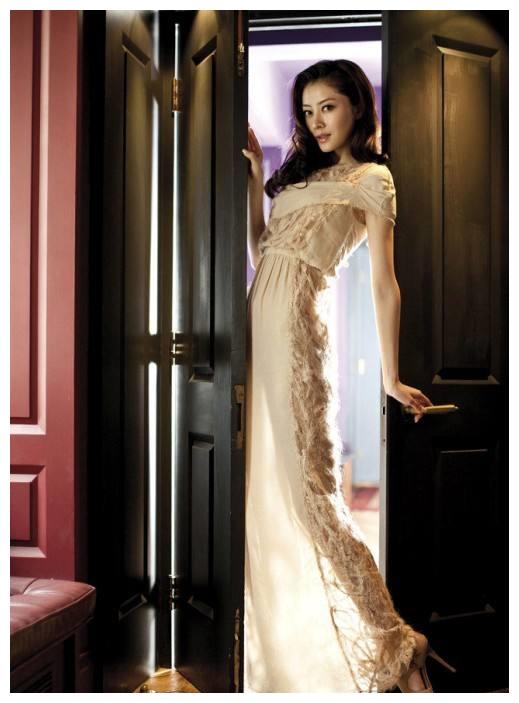 熊黛林穿旗袍展曼妙身姿,端庄典雅贵气十足,既迷人更励志