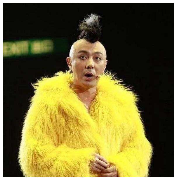 明星演唱会奇葩造型张卫健鸡冠头不为过看到蔡依林才惊悚