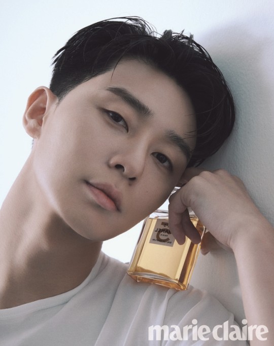 韩国艺人朴叙俊登《嘉人》封面眼窝深邃|朴叙俊|韩国艺人|杂志_新浪