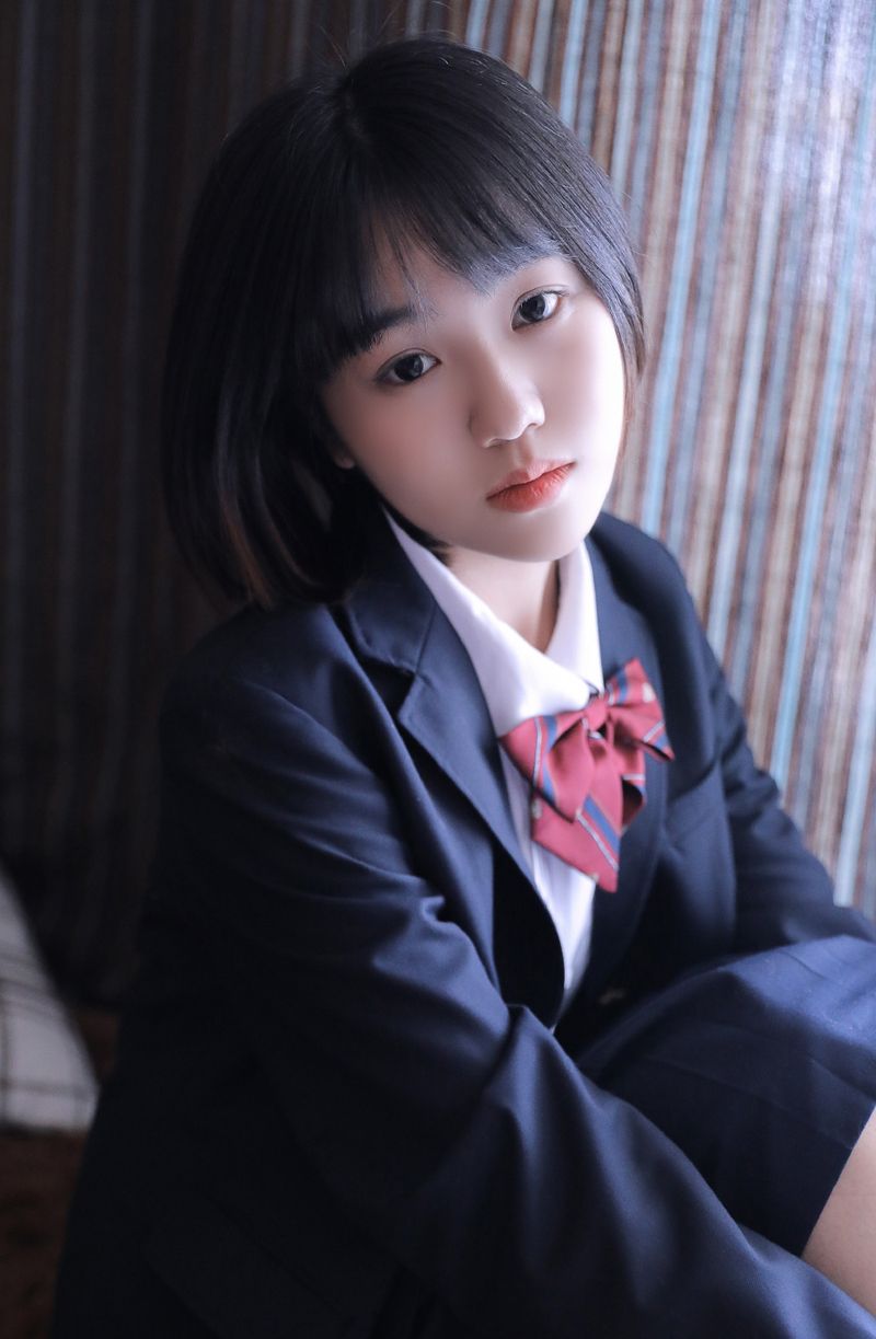 短发美女超级清纯可爱写真_高清图集_新浪网