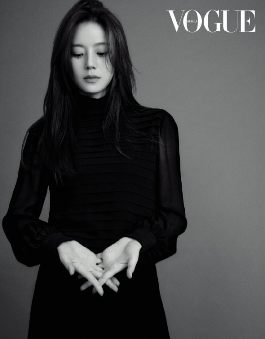 韩国女艺人李佳恩最新杂志写真曝光