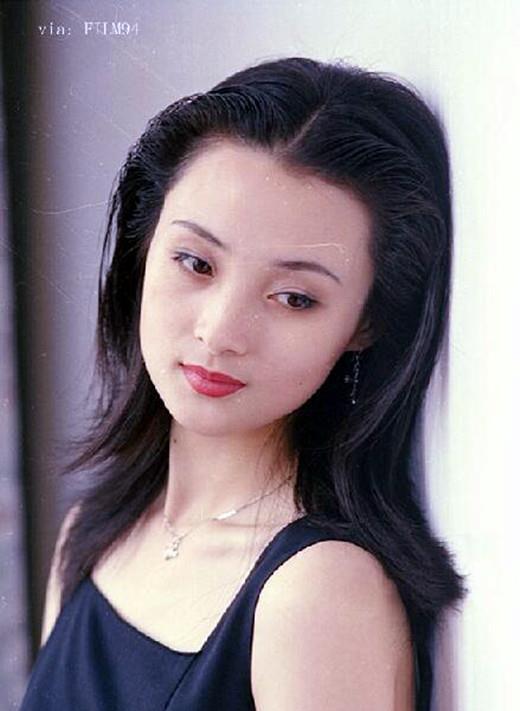 蒋勤勤九十年代旧照曝光,清纯柔美略显婴儿肥__财经头条