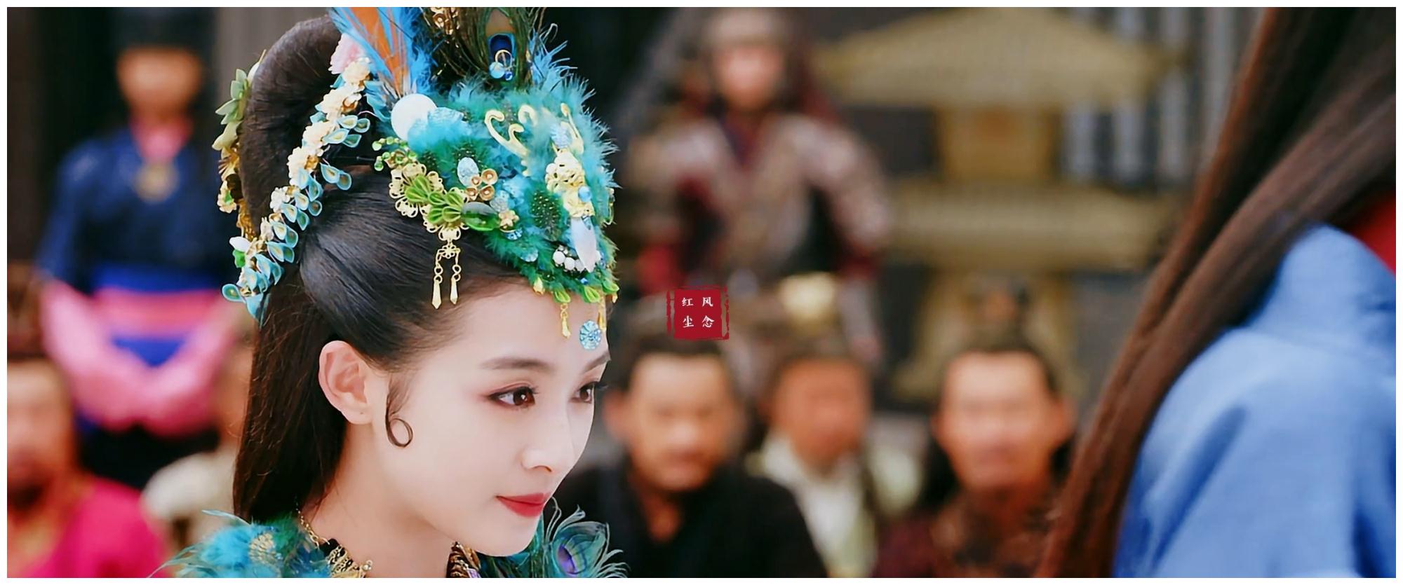 原本长相就很甜美的张含韵,非常适合《兰陵王妃》中的元清锁一角,小家