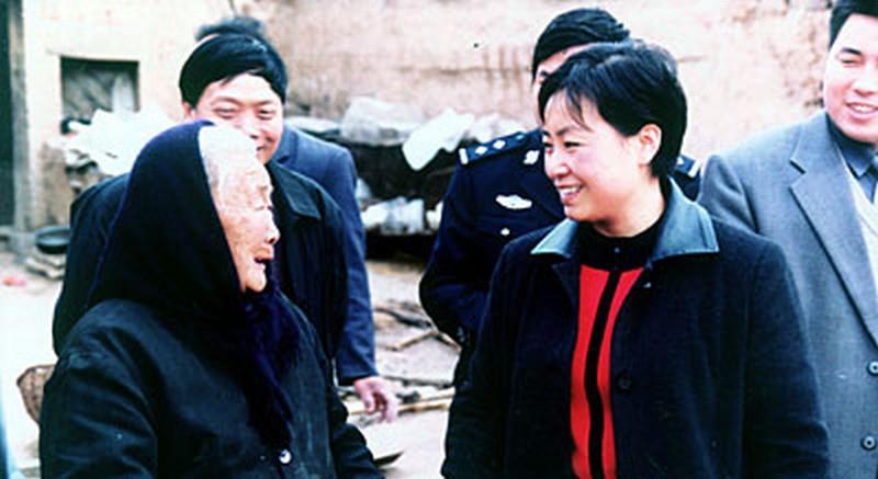 任长霞去世时,她的儿子只有17岁,15年过去了他过得怎么样?|登封|任长霞|儿子_新浪新闻