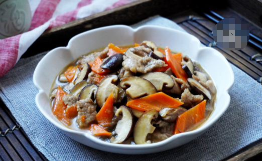 香菇胡萝卜炒肉