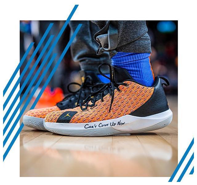 雷霆官方晒保罗本赛季上脚的保罗12代球鞋