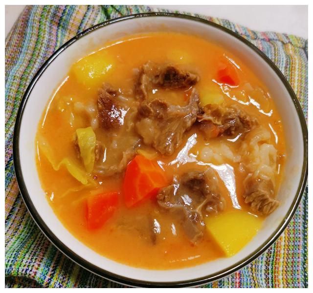 罗宋汤,牛肉酥烂,汤汁醇厚,营养美味一碗好汤