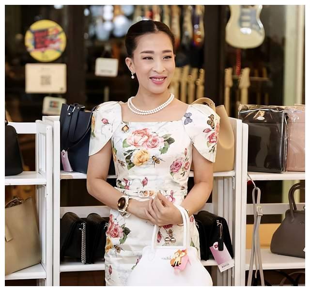 42岁帕公主野心难藏,撇下王后联盟出席展会,自立门户争当女王储