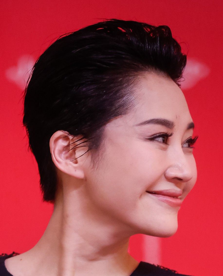 女神许晴,湿发大背头,这笑容,把人心都暖化了!